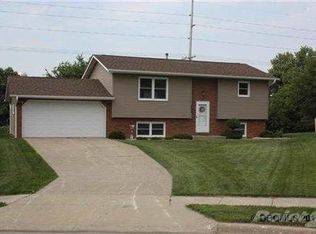 111 Elmwood Ct, Epworth, IA 52045