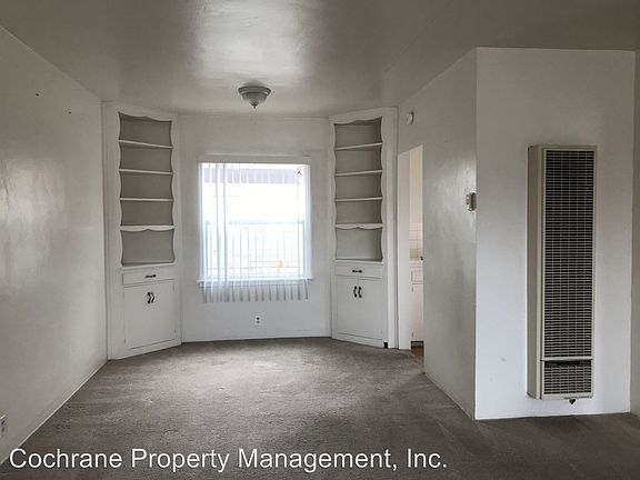 3rd image of 100 Palm Court Dr