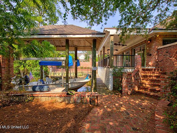 3rd image of 401 Caribe Pl S