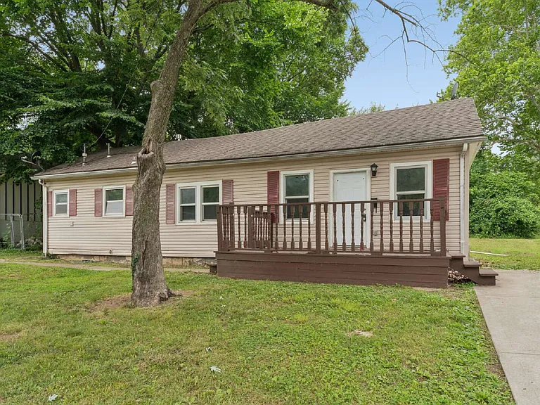 7036 Willow Ave — Photo 1