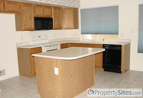 3rd image of 9833 W Yukon Dr