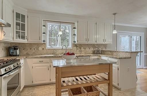 3rd image of 4 Hyacinth Dr