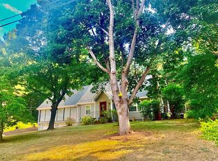 8 Glen Rd, Granby, CT 06035