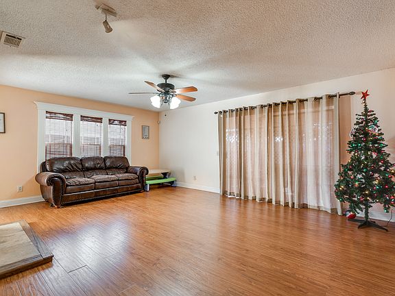 5th image of 26139 Edgemont Dr