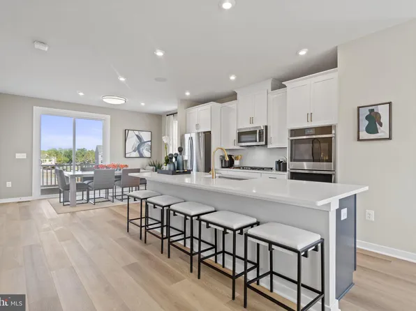 42509 Invergordon Ter, Sterling, VA 20166