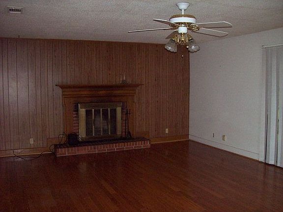 3rd image of 104 Crossbrook Dr
