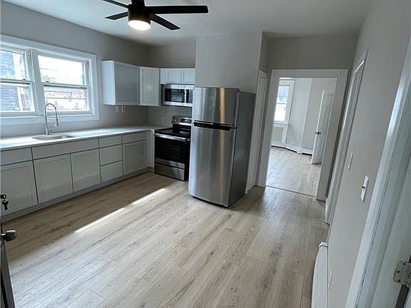 4th image of 165 Lowell Ave
