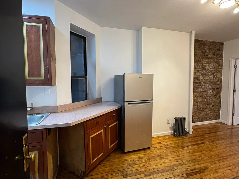 447 W 37th St #1RW — Photo 11