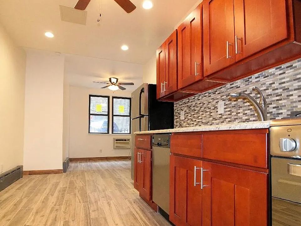 2nd image of 208 E 21st St APT 1A