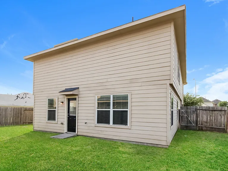 2411 Sailors Way — Photo 5