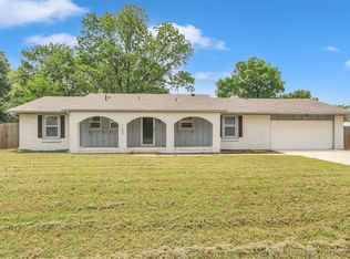 1700 Town And Country Dr, Sand Springs, OK 74063