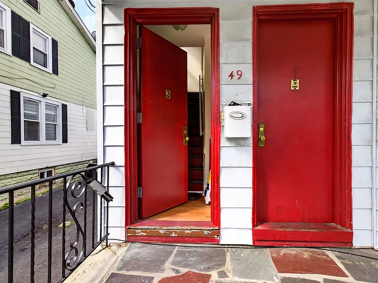 49 Welland Ave — Photo 6