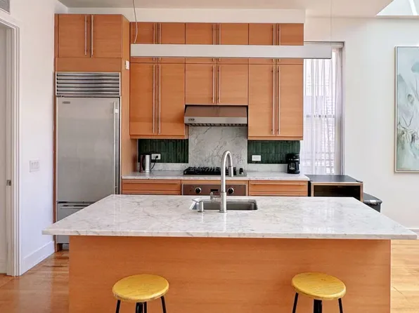 233 East 17th Street image 4 of 10