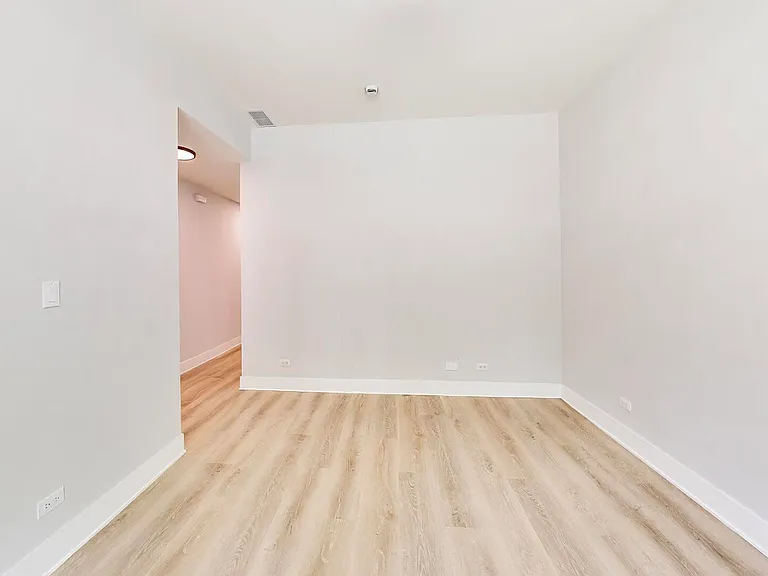 1821 S Fairfield Ave — Photo 5