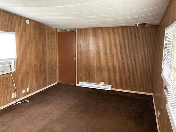 3rd image of 2490 Meadows Park Ln