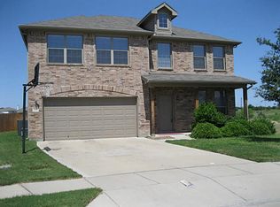 9040 Brook Hill Ln, Fort Worth, TX 76244