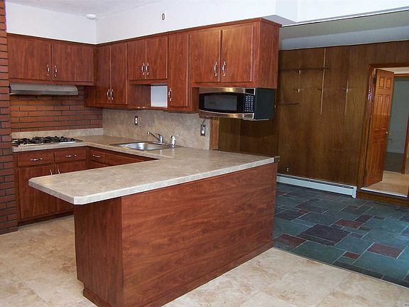 2nd image of 88 Adams St
