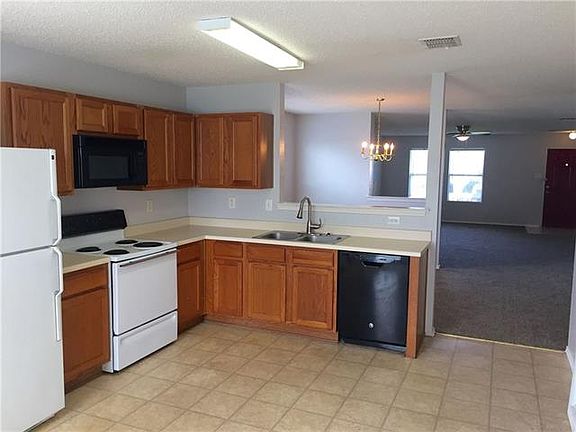 3rd image of 744 Lovern St