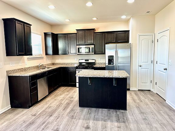 4th image of 2536 Averon Dr