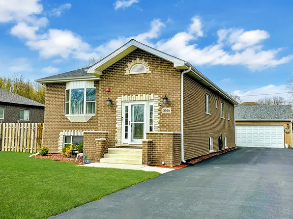 8566 S 83rd Ave, Hickory Hills, IL 60457