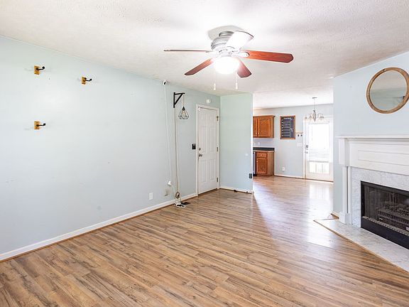 4th image of 127 Grant Ct