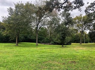 906 S Oak St, Bellville, TX 77418