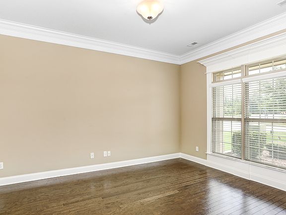 4th image of 42 Holly Park Blvd SW