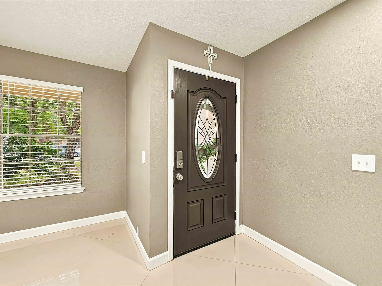 4 bed, 2.5 bath, 2477 sqft, $2,850 — Photo 4