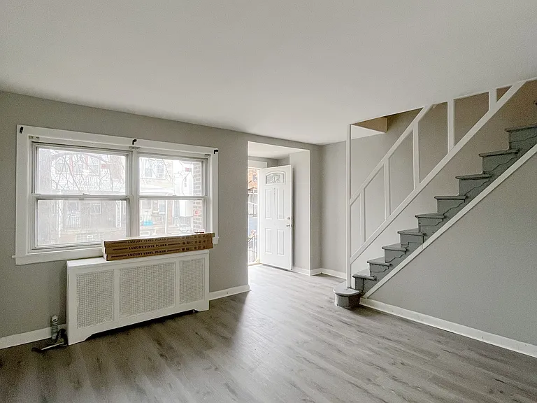 4717 Vista St — Photo 2