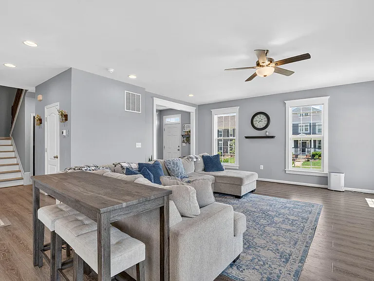 980 Basswood Dr — Photo 13