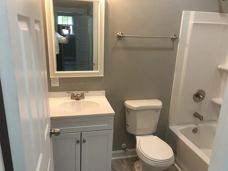 72 E New St #B — Photo 8
