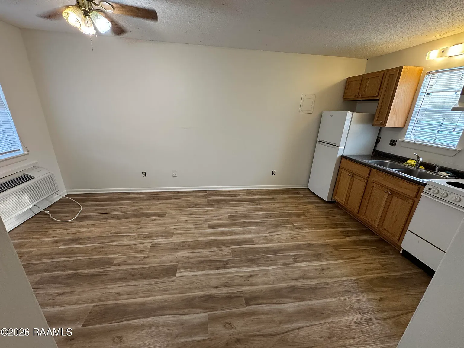 1 bed, 1.0 bath, 400 sqft, $800 — Photo 2