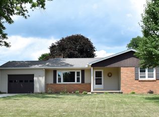 712 W Randolph St, Roanoke, IL