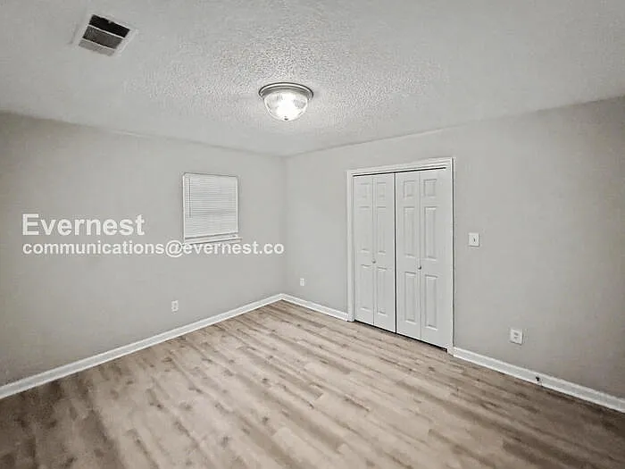 1104 Oak Creek Trl — Photo 13