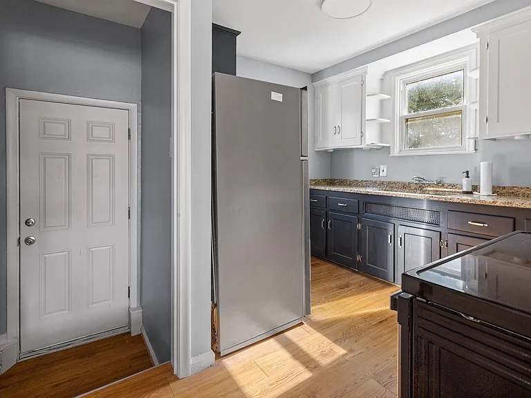 2618 Phillips Ave — Photo 8