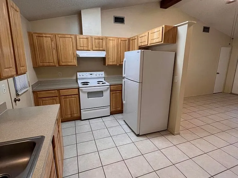 1675 Jack Oates Blvd #5 — Photo 4