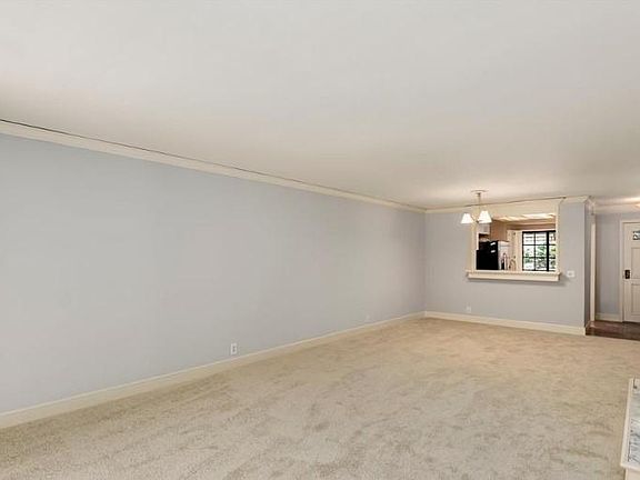 5th image of 8840 Villa La Jolla Dr #1