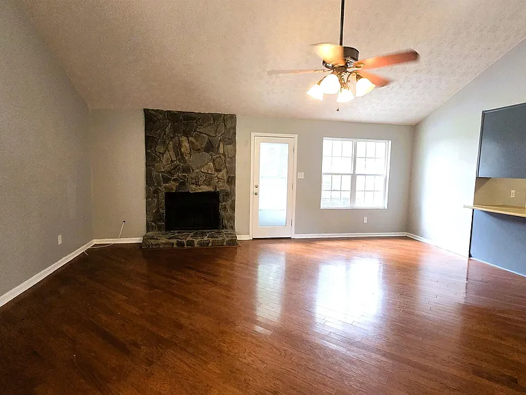 102 Buckskin Dr — Photo 5