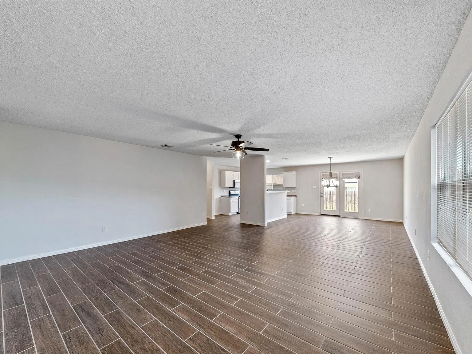 3 bed, 1621 sqft, $1,900 — Photo 2