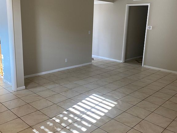 5th image of 323 E Nubia St