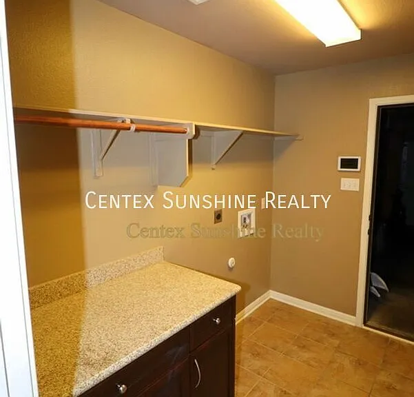 3303 Castleton Dr — Photo 19