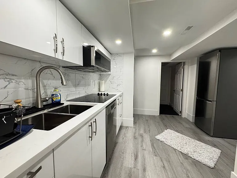 268 Holyrood Rd — Photo 4