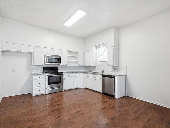 4th image of 900 W Morgan St