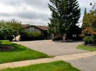 22519 Ivanhoe Ln, Southfield, MI