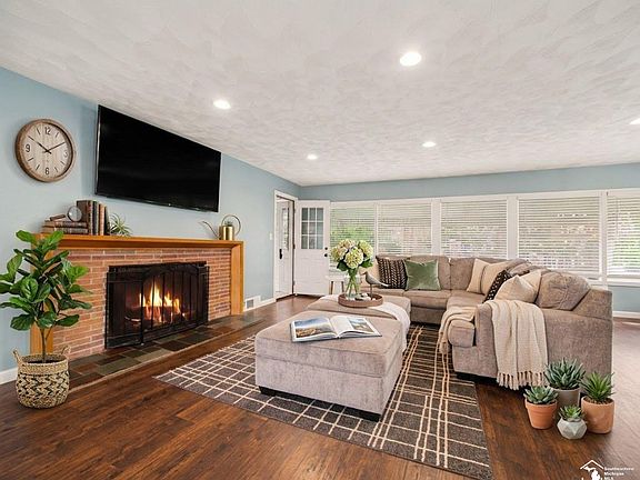 5th image of 330 Cole Rd