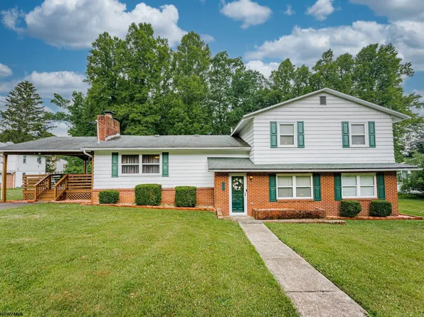 210 Greystone Dr, Philippi, WV 26416