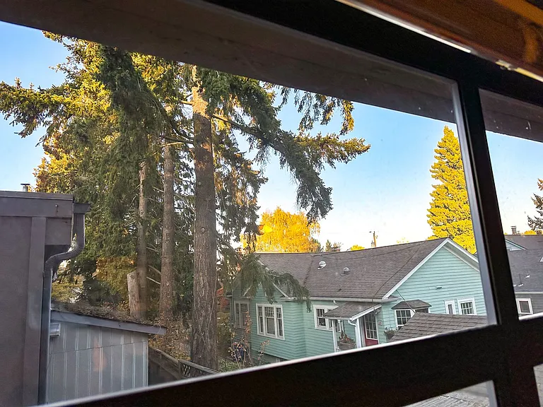 Montlake Apartments — Photo 23