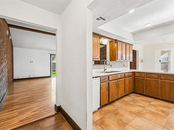5th image of 1012 S Neptune Rd