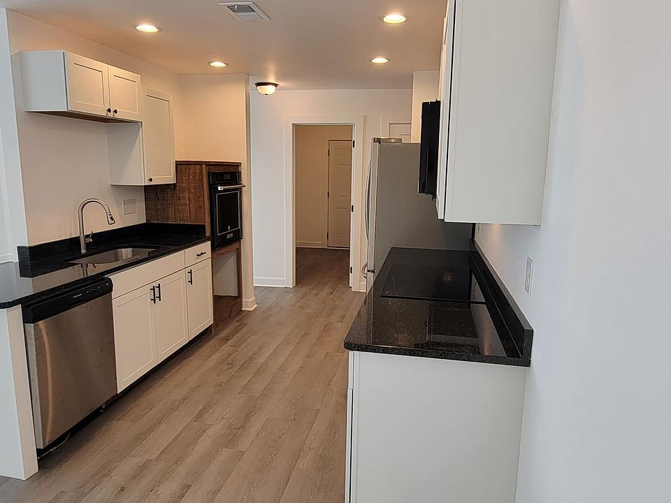 Wall oven cooktop kitchen