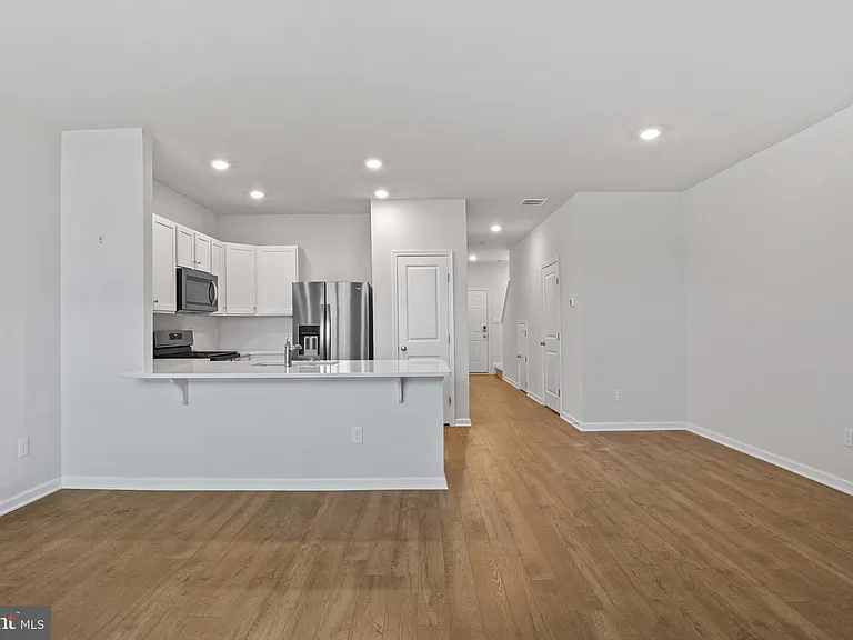 37 Arlotta St #37 — Photo 9
